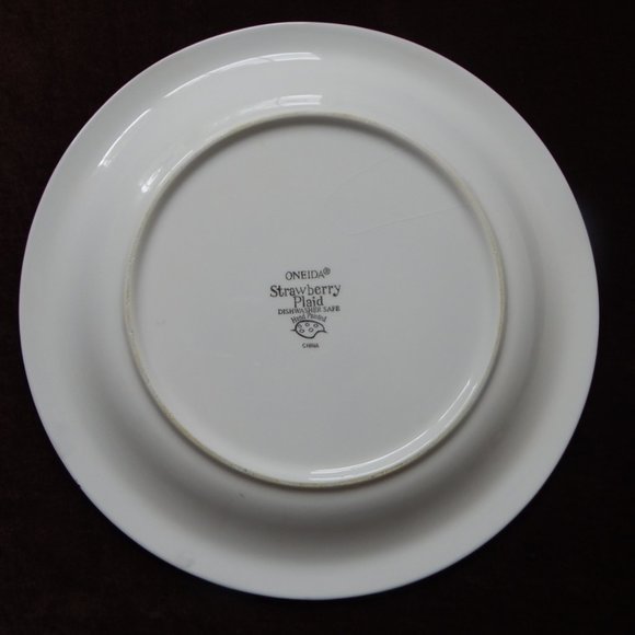 ONEIDA Strawberry Plaid Hand Painted Dinner Plate RETIRED Stoneware Set Of 2 - Picture 3 of 3
